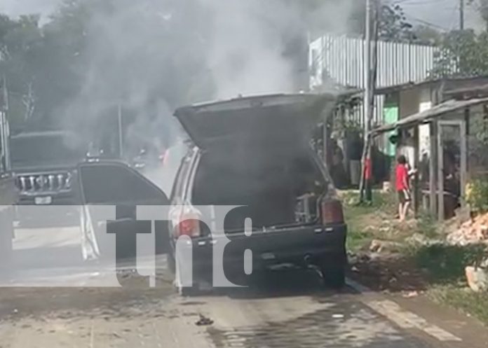 Foto: Vehículo se incendia en la carretera de Jalapa a Teotecacinte / TN8