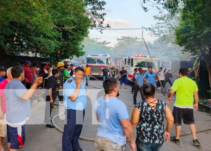 Foto: Fuerte incendio en una vivienda de Corinto, Chinandega / TN8 Foto: Fuerte incendio en una vivienda de Corinto, Chinandega / TN8