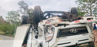 Foto: Vuelco de camión en carretera a Wiwilí, Jinotega / TN8