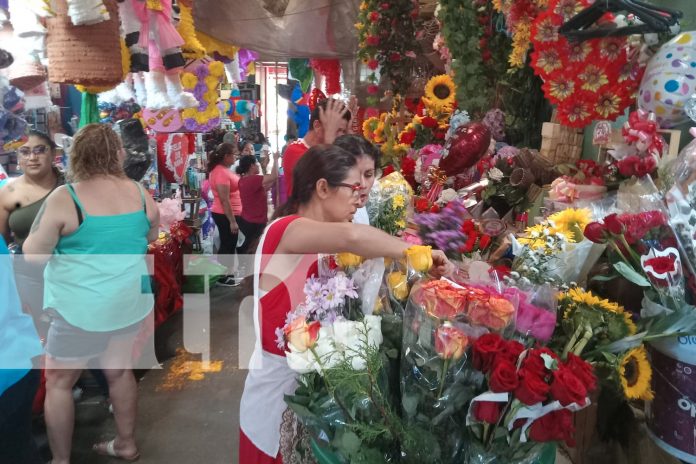1 Foto: El comercio se activa con la llegada masiva de familias por el Día de las Madres / TN8
