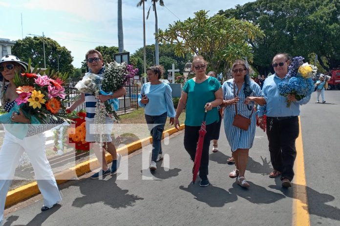 1 Foto: Cementerios de Managua se llenan en honor a mamá / TN8