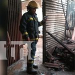 ¡Furia y fuego! Hombre incendia casa tras discusión con su pareja en Managua Foto: ¡Furia y fuego! Hombre incendia casa tras discusión con su pareja en Managua/TN8