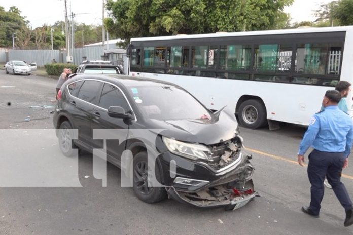 Foto: Triple colisión cerca de la Rotonda Universitaria en Managua, deja daños materiales/TN8