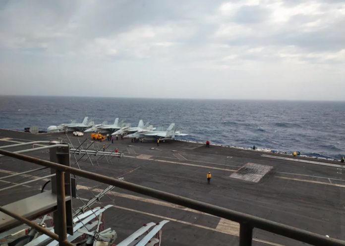 Foto: Caza de Estados Unidos cae al mar Rojo /cortesía