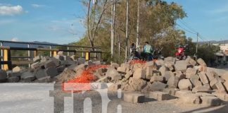 Foto: Hombre ebrio sufre aparatosa caída en moto al pasar por zona en reparación en Estelí/TN8