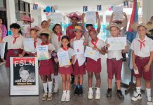 ¡La historia vibra en sus voces! Escuela en Cuba revive el legado Sandinista Foto: Niñez de Cuba honra a los Niños Héroes de Nicaragua/Cortesía