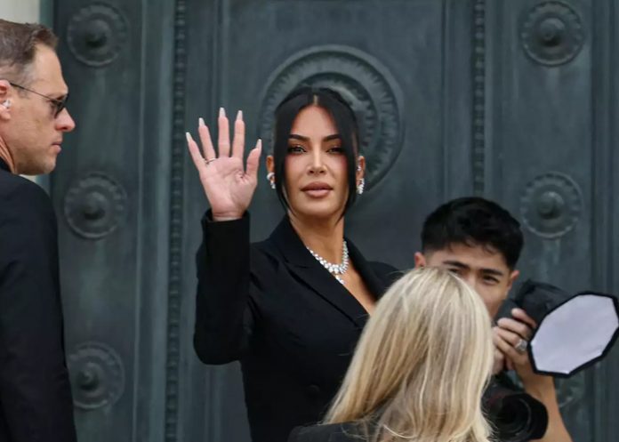 Foto: Kim Kardashian frente a sus asaltantes /cortesía