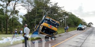 Foto: Menor herido y padre grave tras vuelco de camión entre Mulukukú y Río Blanco/TN8