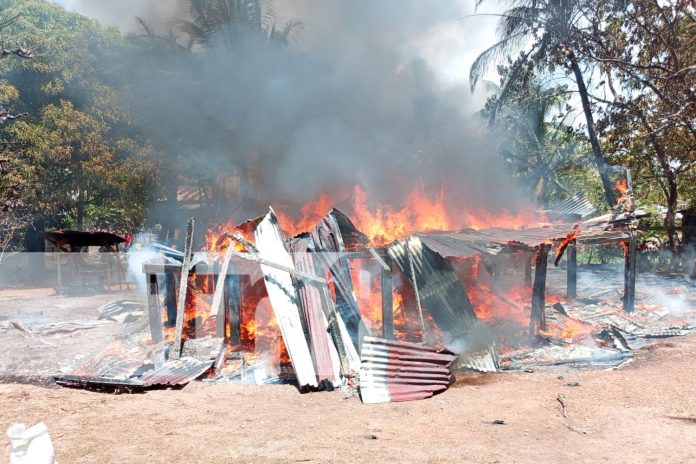 Foto: Devastador incendio en una casa en Bilwi/TN8 Foto: Devastador incendio en una casa en Bilwi/TN8