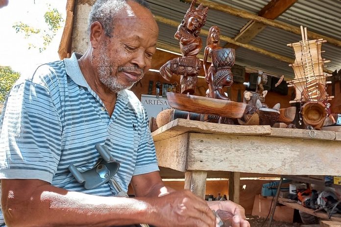 1 Foto: Fallece el maestro escultor garífuna Julio López Álvarez, legado vivo de la madera y la resistencia/TN8