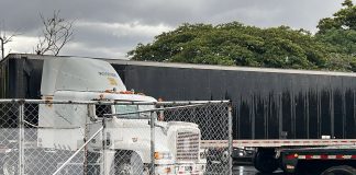 Foto: Rastra pierde el control en salida de Juigalpa hacia Managua y queda atravesada en la vía/TN8