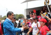 Foto: Presidente Maduro firma decretos para fortalecer las comunas en Venezuela / Cortesía