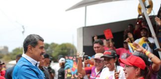 Foto: Presidente Maduro firma decretos para fortalecer las comunas en Venezuela / Cortesía