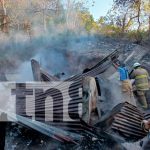Incendio reduce a cenizas vivienda en El Crucero mientras familia estaba fuera Foto: Incendio reduce a cenizas vivienda en El Crucero mientras familia estaba fuera/TN8