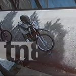 ¡Huye con el botín! Delincuente en Managua se roba $4,000 y escapa Foto: En Managua asaltan a cambista y escapa frente a todos/TN8