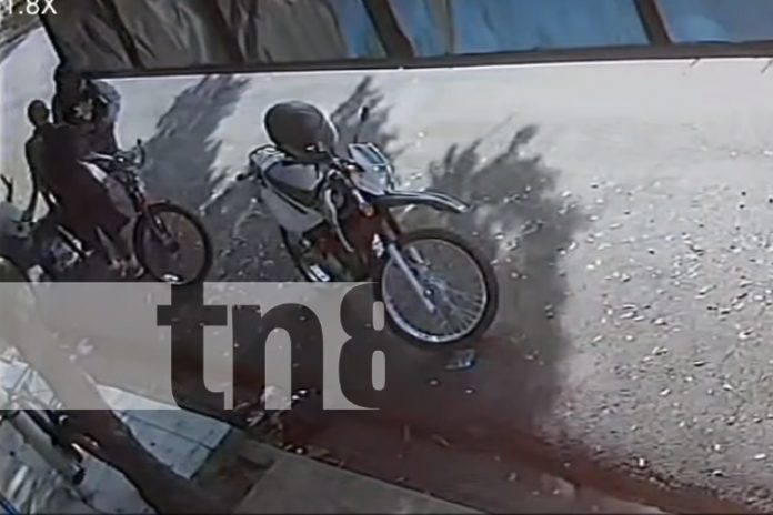 Foto: En Managua asaltan a cambista y escapa frente a todos/TN8 Foto: En Managua asaltan a cambista y escapa frente a todos/TN8