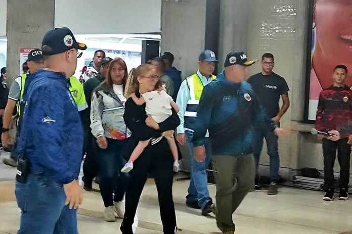 Foto: Venezuela rescata a la niña secuestrada en EE.UU. /Cortesía Foto: Venezuela rescata a la niña secuestrada en EE.UU. /Cortesía