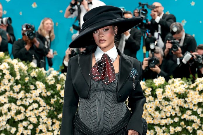 Foto: Rihanna espera su tercer hijo y lo anuncia a su manera/Cortesía