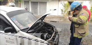 Foto: Taxi se prende en fuego en el barrio Ducualí /TN8