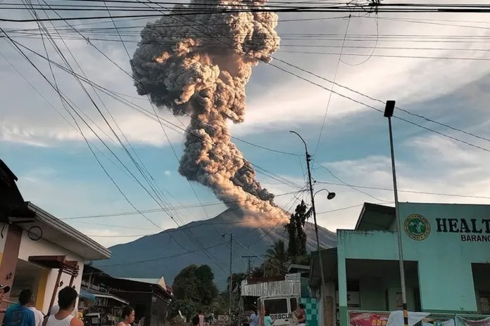 Foto: Erupción del Monte Kanlaon en Filipinas/Cortesía