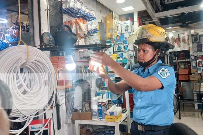 2 Foto: Bomberos refuerzan vigilancia en sector ferretero del Mercado Oriental / TN8