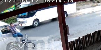 Foto: captan el momento en que microbús atropella a ciclista en Carazo / TN8
