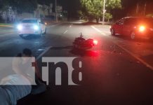 Motociclista y su acompañante sobreviven de milagro tras violento choque en Managua Foto: Motociclista y su acompañante sobreviven de milagro tras violento choque en Managua/TN8