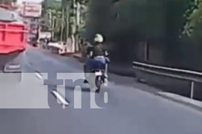 Foto: Impactante: accidente en carretera a Masaya deja a dos motociclistas gravemente heridos/TN8