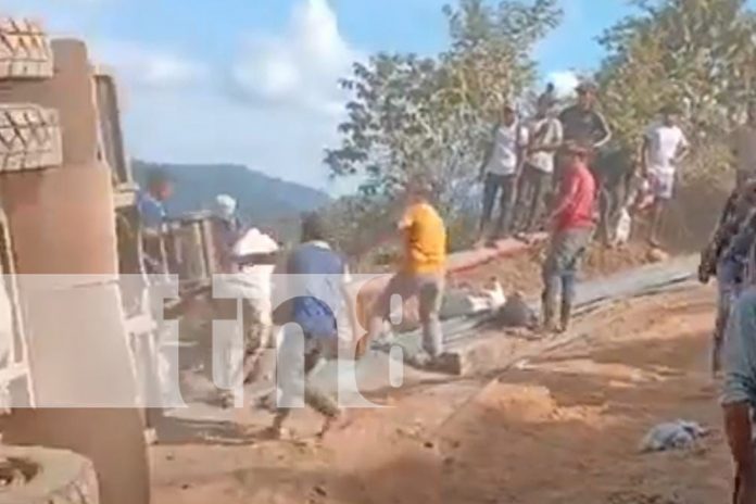 Foto: Volcón de camión en Wiwilí/TN8 Foto: Volcón de camión en Wiwilí/TN8