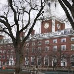 Harvard demanda a Trump por vetar a estudiantes extranjeros Foto: Trump arremete contra Harvard /cortesía