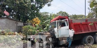 Foto: Camión se vuelca en Chinandega y deja herido a joven ayudante/TN8