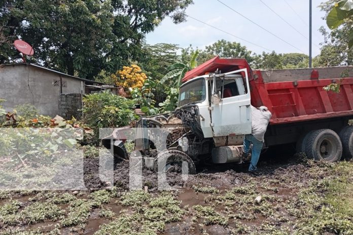 Foto: Camión se vuelca en Chinandega y deja herido a joven ayudante/TN8