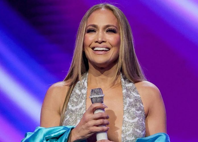 Foto: Jennifer Lopez en los AMAs 2025 /cortesía
