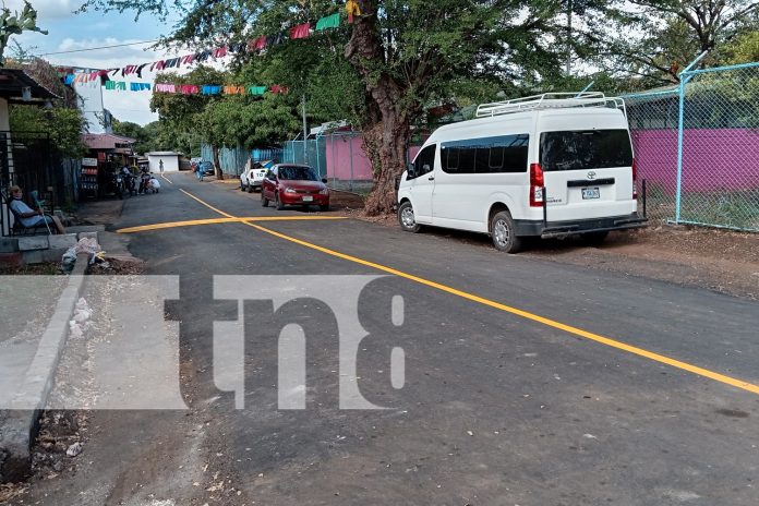 Foto: ¡Fachentos! Estrenando calles están las familias del barrio Walter Ferreti, en Managua/TN8