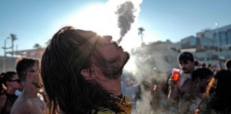 Foto: Francia prohibió hoy fumar en playas/Cortesía