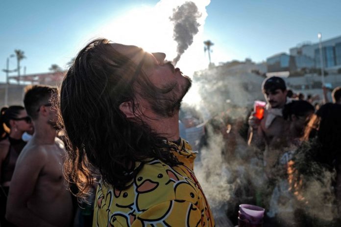 Foto: Francia prohibió hoy fumar en playas/Cortesía Foto: Francia prohibió hoy fumar en playas/Cortesía