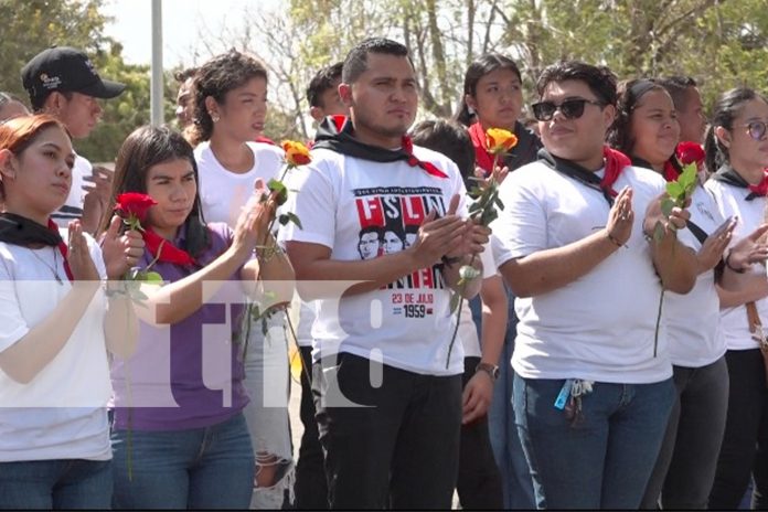 3 Foto: Con respeto y amor, entregan flores a madres que inspiraron la Revolución / TN8