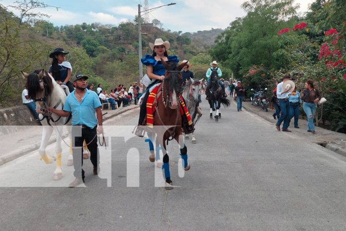 Foto: Telpaneca se luce con grandioso desfile hípico /TN8