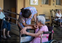Indignación en redes: abuelitos son maltratados en un asilo de México Foto: Maltratos en un hogar de ancianos en México /Cortesía