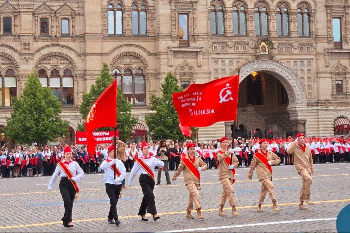 Foto: Rusia celebra los 103 años de los Pioneros con tributos, juventud y memoria histórica / Cortesía