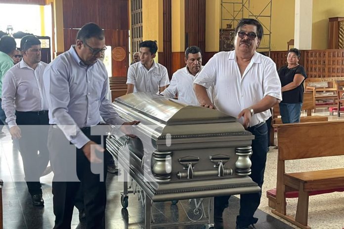 Foto: Juigalpa despide con honor al Maestro Francisco Díaz /TN8 Foto: Juigalpa despide con honor al Maestro Francisco Díaz /TN8