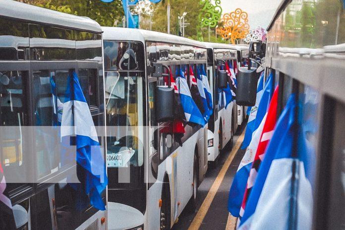 Foto: CoPresidentes Daniel Ortega y Rosario Murillo en acto por entrega de buses por parte de China / TN8 Foto: CoPresidentes Daniel Ortega y Rosario Murillo en acto por entrega de buses por parte de China / TN8