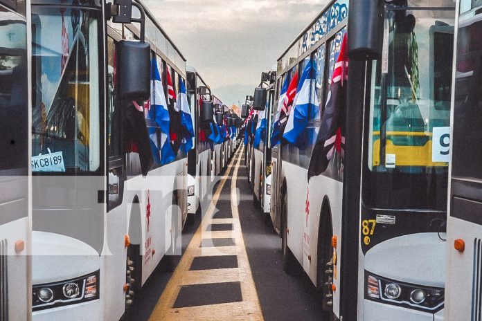 Foto: CoPresidentes Daniel Ortega y Rosario Murillo en acto por entrega de buses por parte de China / TN8 Foto: CoPresidentes Daniel Ortega y Rosario Murillo en acto por entrega de buses por parte de China / TN8
