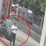 VIDEO: Hombre distraído con el celular es arrollado por un cabezal en Colombia Foto: Arrollado por un cabezal en Colombia /Cortesía