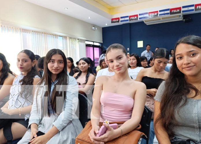 Foto: Capacitación de oratoria y expresión oral desde la Universidad Casimiro Sotelo / TN8