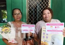 Doña Corina Gámez, ejemplo de fortaleza, es premiada por Crónica TN8 Foto: Premios de Crónica TN8