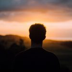 «No vas a robar nunca más»: Ladrón es obligado a caminar en «pelotas» Foto: Ladrón es obligado a caminar en "pelotas" /Cortesía