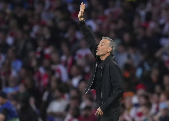 Luis Enrique PSG cerca de la Champions