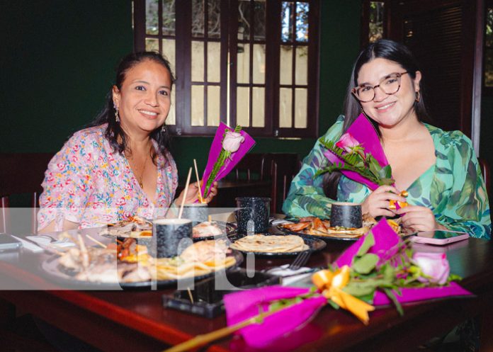 Foto: Celebración a las madres de TN8 desde el Restaurante Compartir Es Mejor Foto: Celebración a las madres de TN8 desde el Restaurante Compartir Es Mejor