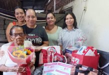 Foto: Crónica TN8 premia a Doña Esmeralda / TN8